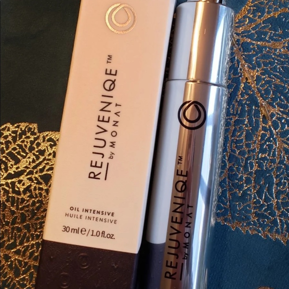 Monat Rejuvenique Oil